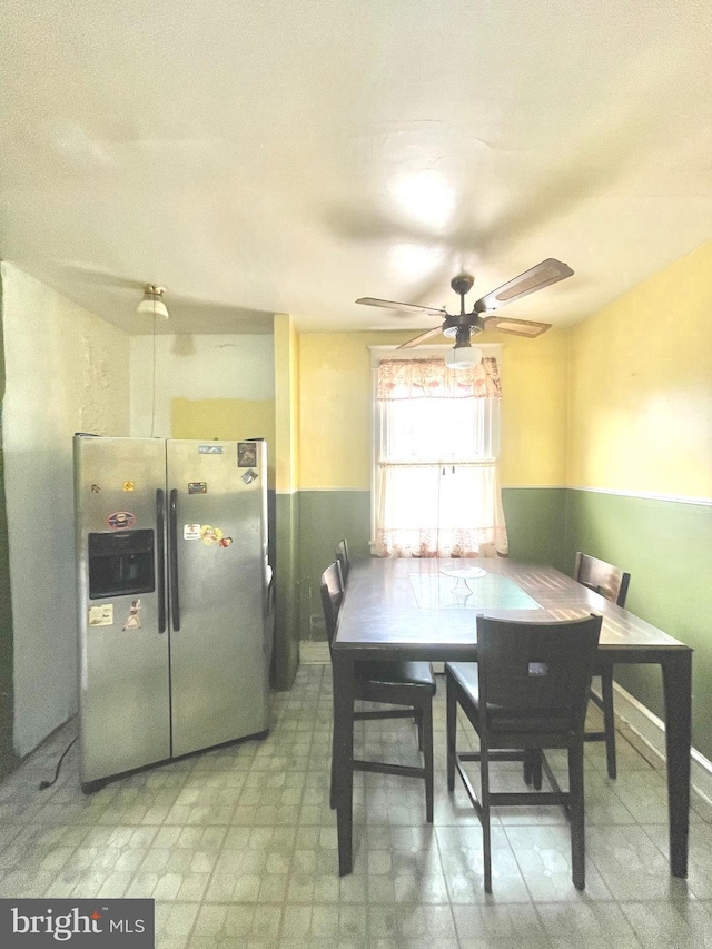 dining space with ceiling fan