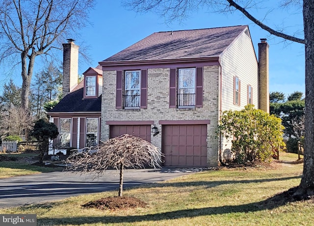 view of front of home featuring a front lawn and a garage