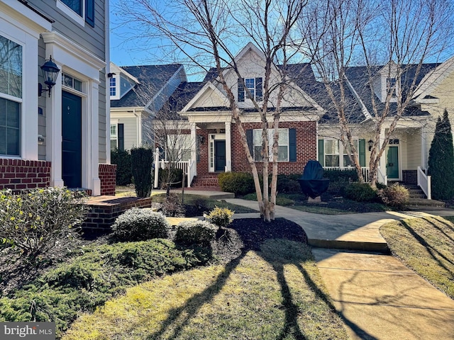 view of front facade with brick siding