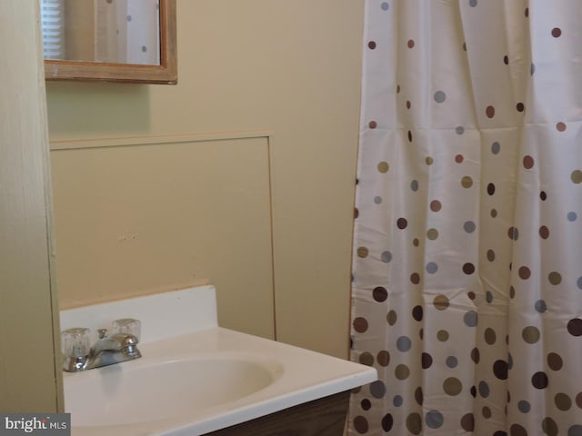 bathroom with a shower with shower curtain and sink