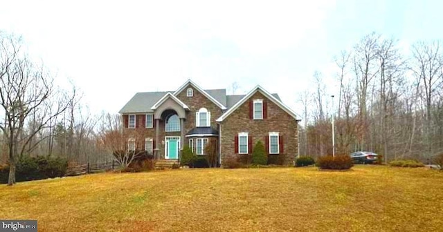 traditional-style house with a front yard