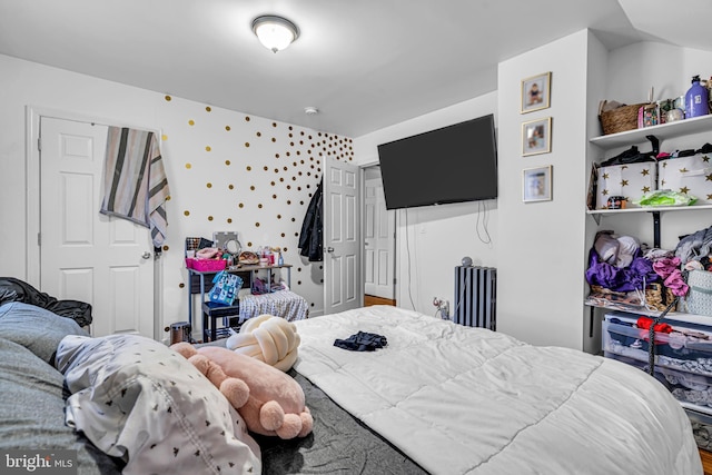 15 White St, Paterson, NJ 07522 - bedroom with vaulted ceiling