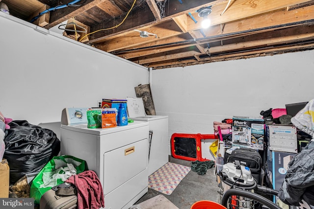 15 White St, Paterson, NJ 07522 - laundry room featuring washing machine and dryer