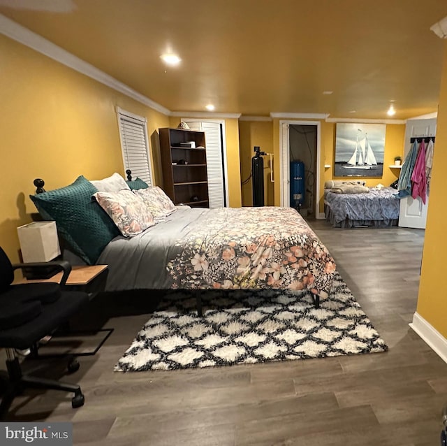 bedroom featuring recessed lighting, ornamental molding, baseboards, and dark wood-style floors