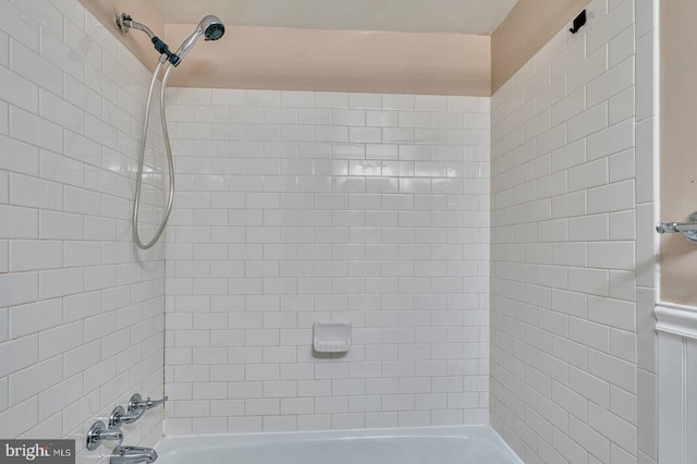 5340 Holmes Run Pkwy Unit 101, Alexandria, VA 22304 - full bath featuring washtub / shower combination