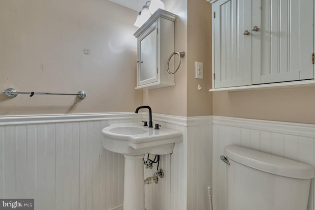 5340 Holmes Run Pkwy Unit 101, Alexandria, VA 22304 - bathroom with a wainscoted wall and toilet