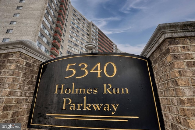 5340 Holmes Run Pkwy Unit 101, Alexandria, VA 22304 - view of community sign