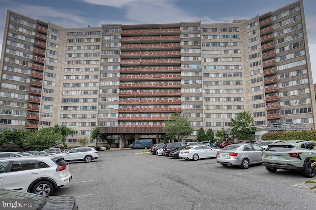 5340 Holmes Run Pkwy Unit 101, Alexandria, VA 22304 - view of property with uncovered parking