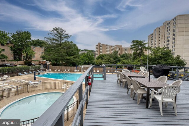 5340 Holmes Run Pkwy Unit 101, Alexandria, VA 22304 - community pool featuring outdoor dining area, a patio area, and a grill