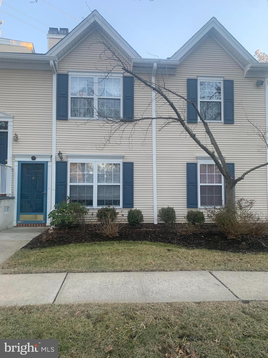 view of front of home with a front yard