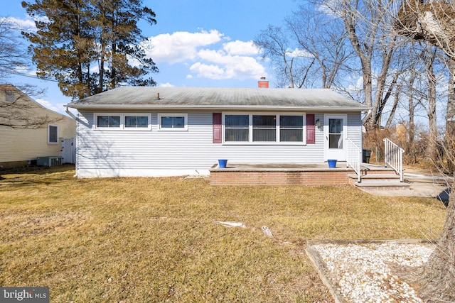 view of front facade featuring central AC and a front lawn