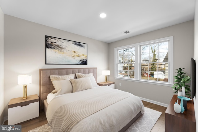 bedroom with baseboards, dark wood-style flooring, visible vents, and recessed lighting