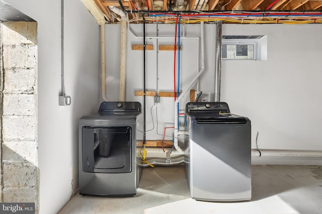 utility room with washer / clothes dryer