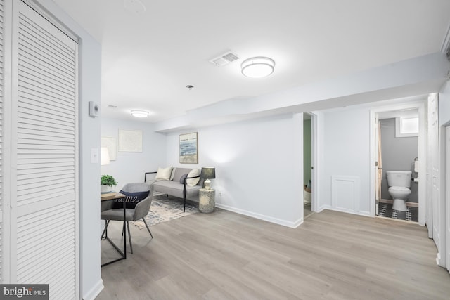 507 Janneys Ln, Alexandria, VA 22302 - living area featuring light wood-style floors and baseboards