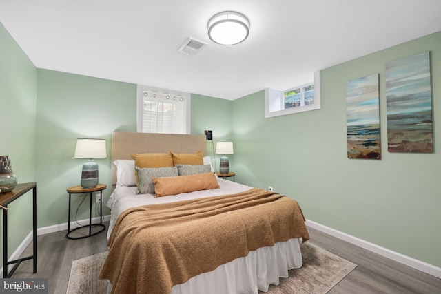 507 Janneys Ln, Alexandria, VA 22302 - bedroom featuring wood finished floors and baseboards