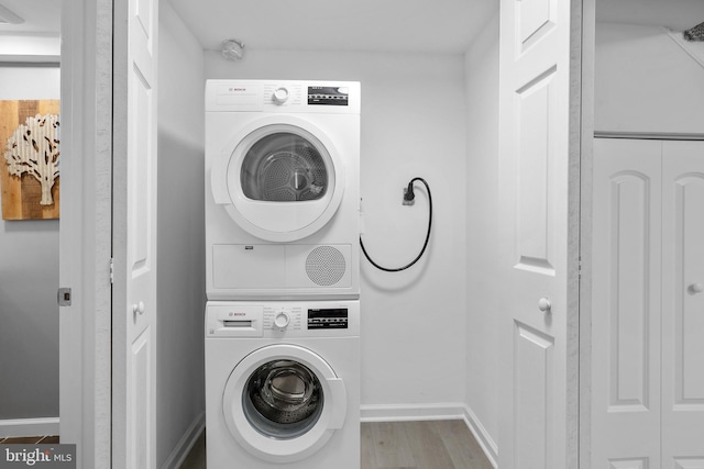 507 Janneys Ln, Alexandria, VA 22302 - washroom featuring stacked washer / dryer, baseboards, and wood finished floors