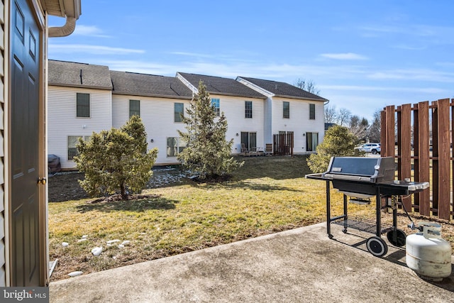 view of yard featuring a patio area