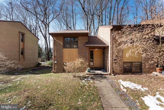 view of front of house featuring a front yard