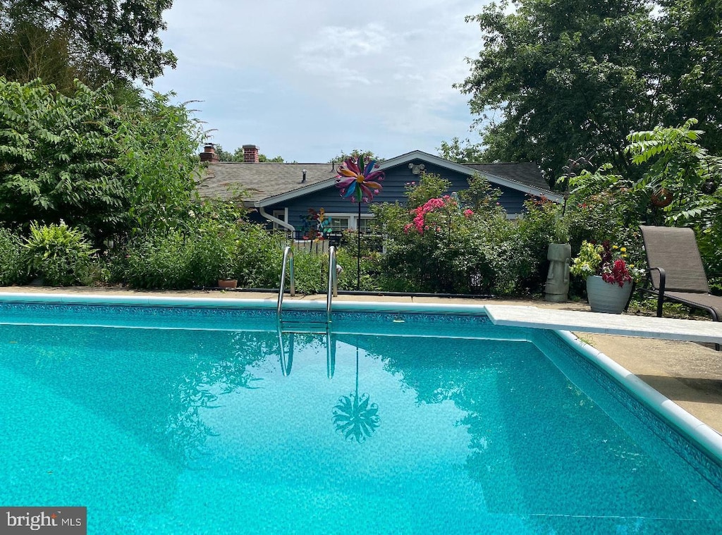 view of outdoor pool