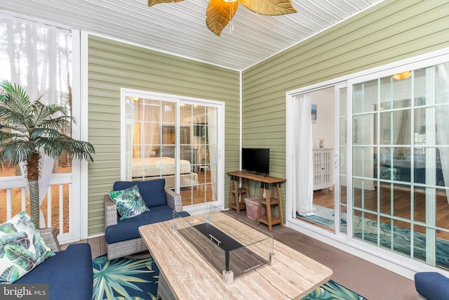 sunroom / solarium with ceiling fan