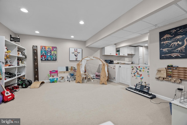 exercise room with recessed lighting, light carpet, and baseboards