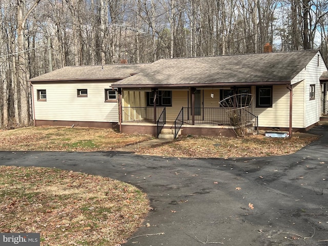 single story home with covered porch