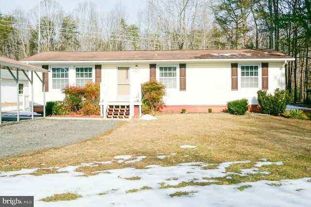 view of front of house featuring a lawn