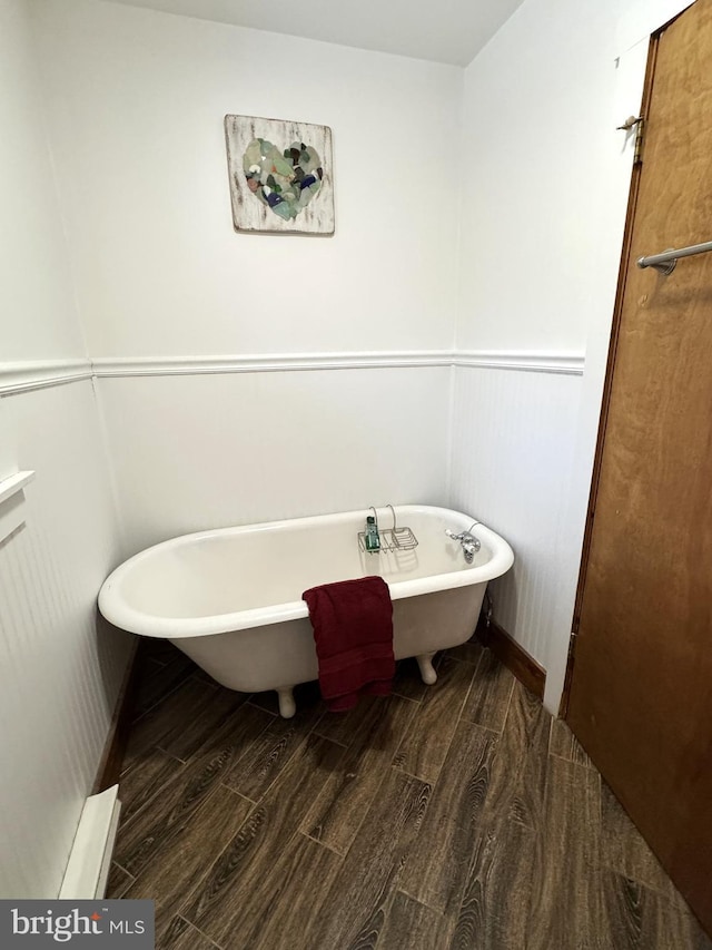 bathroom featuring a tub