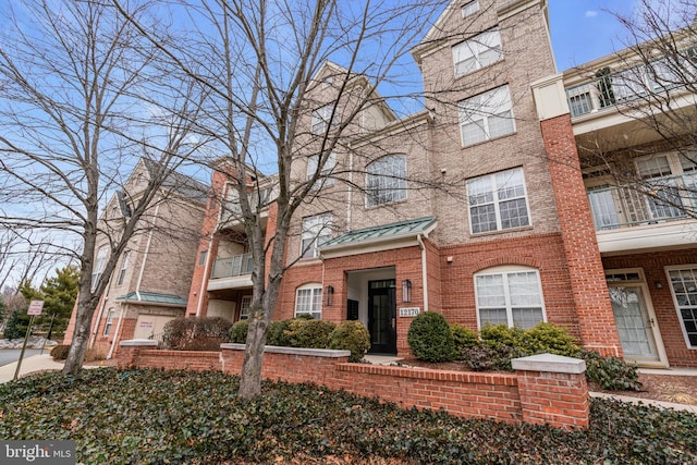 townhome / multi-family property featuring brick siding