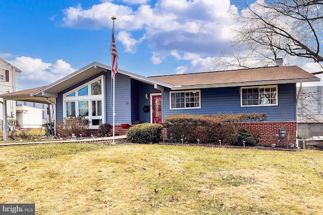 view of front of property with a front lawn