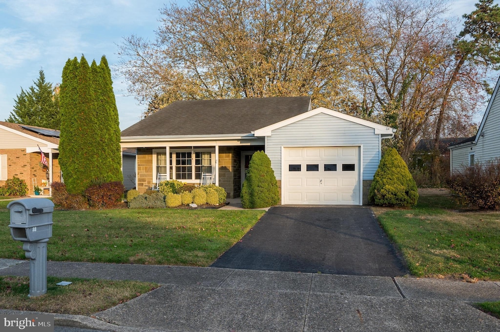 view of front facade with a garage and a front yard