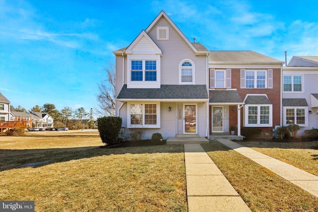 view of front facade featuring a front lawn