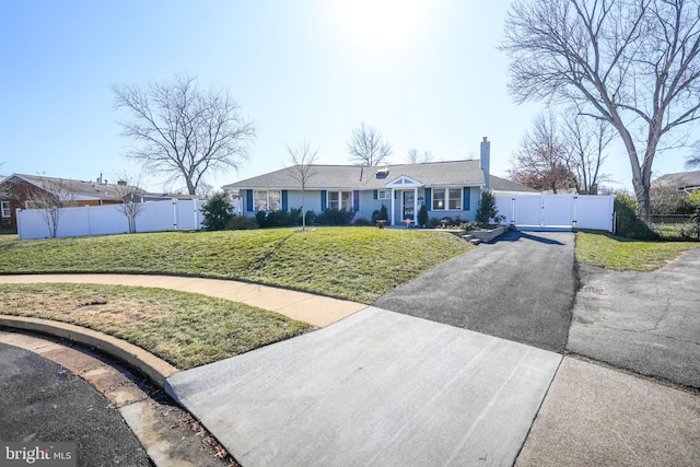 single story home featuring a front lawn