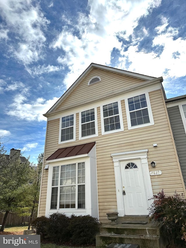 view of front of property