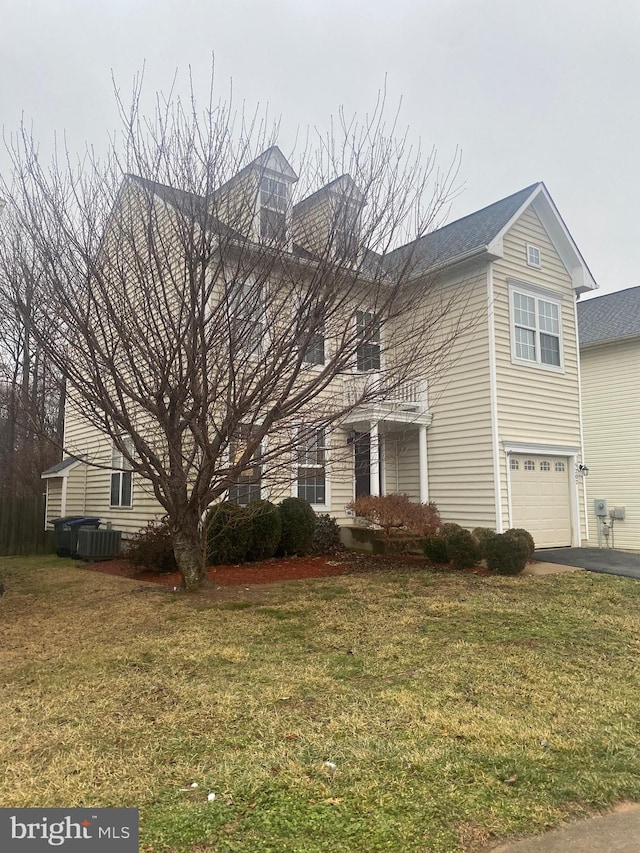 view of front facade featuring a garage and a front lawn