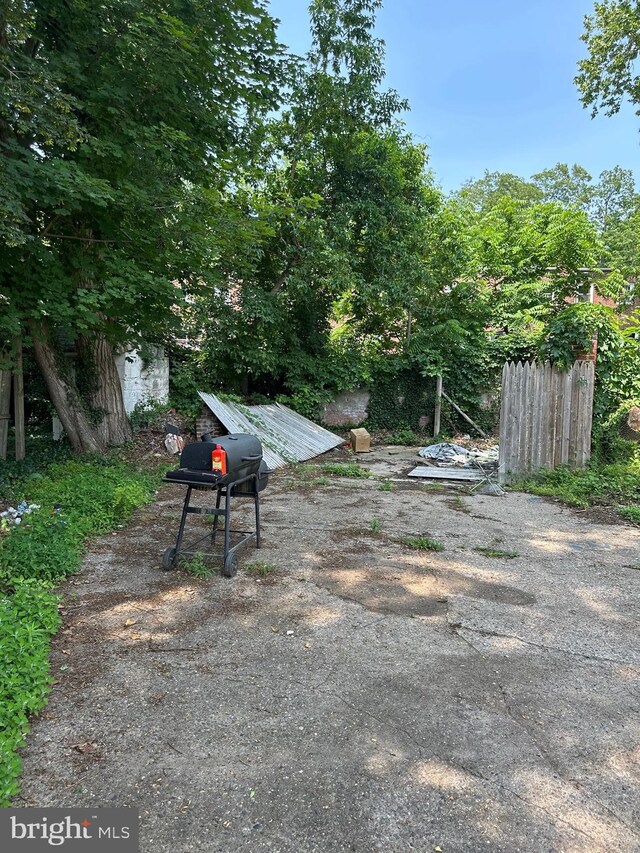 1428 W State St, Trenton, NJ 08618 - view of yard