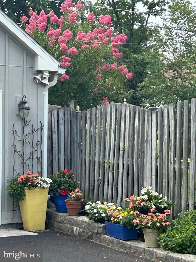 exterior space featuring fence