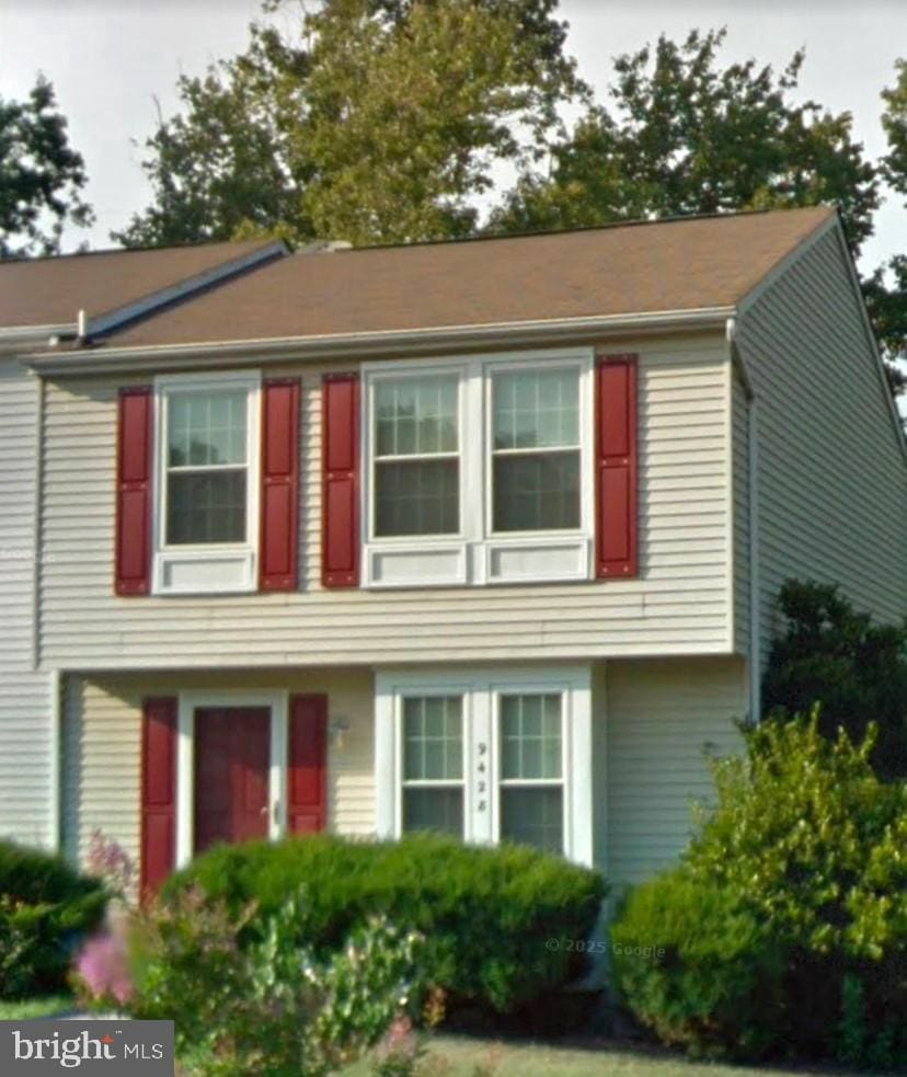 view of front facade with french doors