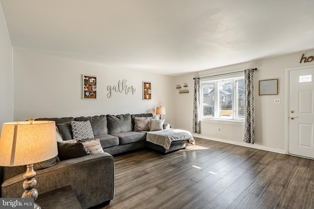 living area with dark wood-style flooring and baseboards