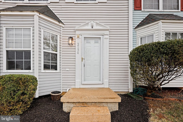 property entrance with roof with shingles