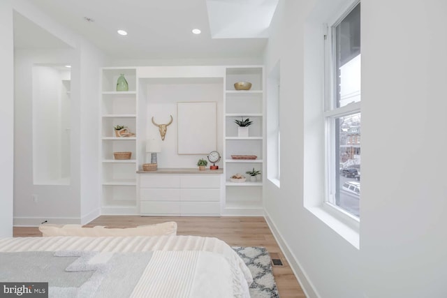 bedroom with recessed lighting, baseboards, visible vents, and light wood finished floors