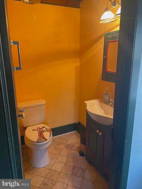 bathroom with toilet and vanity