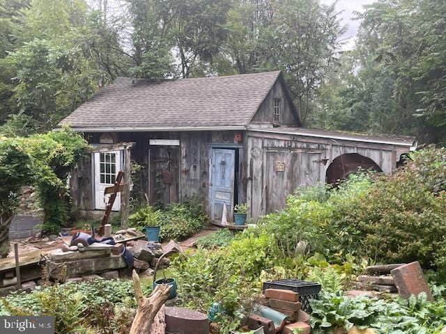 view of outbuilding