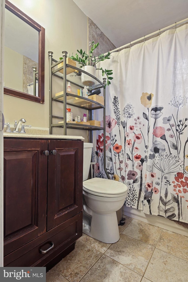 bathroom featuring toilet, a shower with curtain, and vanity