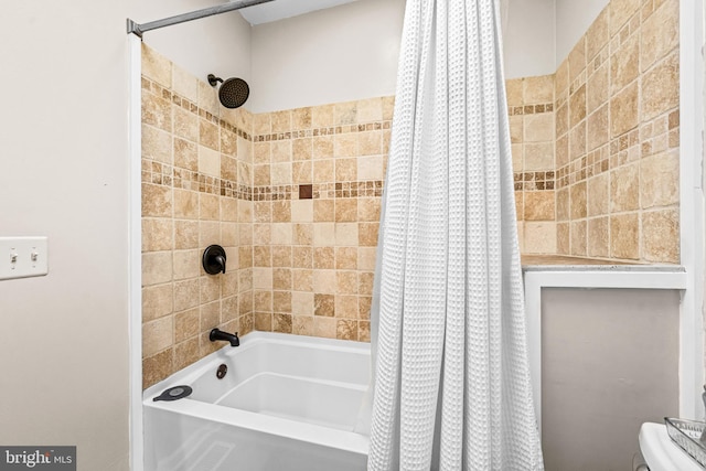 bathroom with shower / tub combo