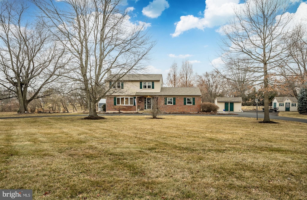 view of front of property with a front yard