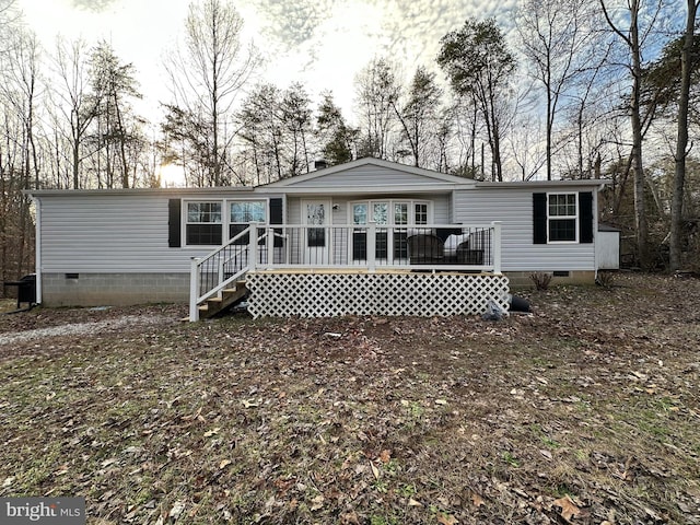 view of front facade with crawl space