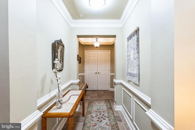 entryway featuring ornamental molding and baseboards