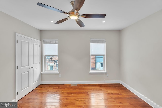 empty room featuring light wood finished floors, recessed lighting, visible vents, and baseboards