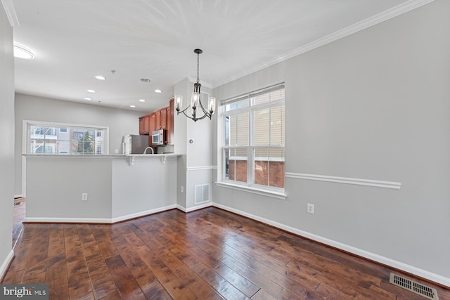 kitchen with stainless steel appliances, dark wood-style flooring, visible vents, and baseboards